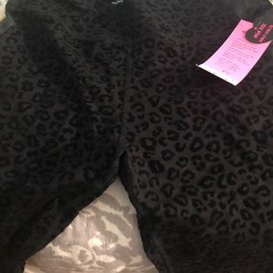 NWT Betsey Johnson Leggings size m super cool leopard pattern